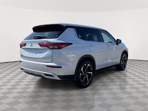 Used 2024 Mitsubishi Outlander SE image 9