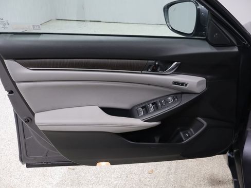 Used 2018 Honda Accord Touring image 13