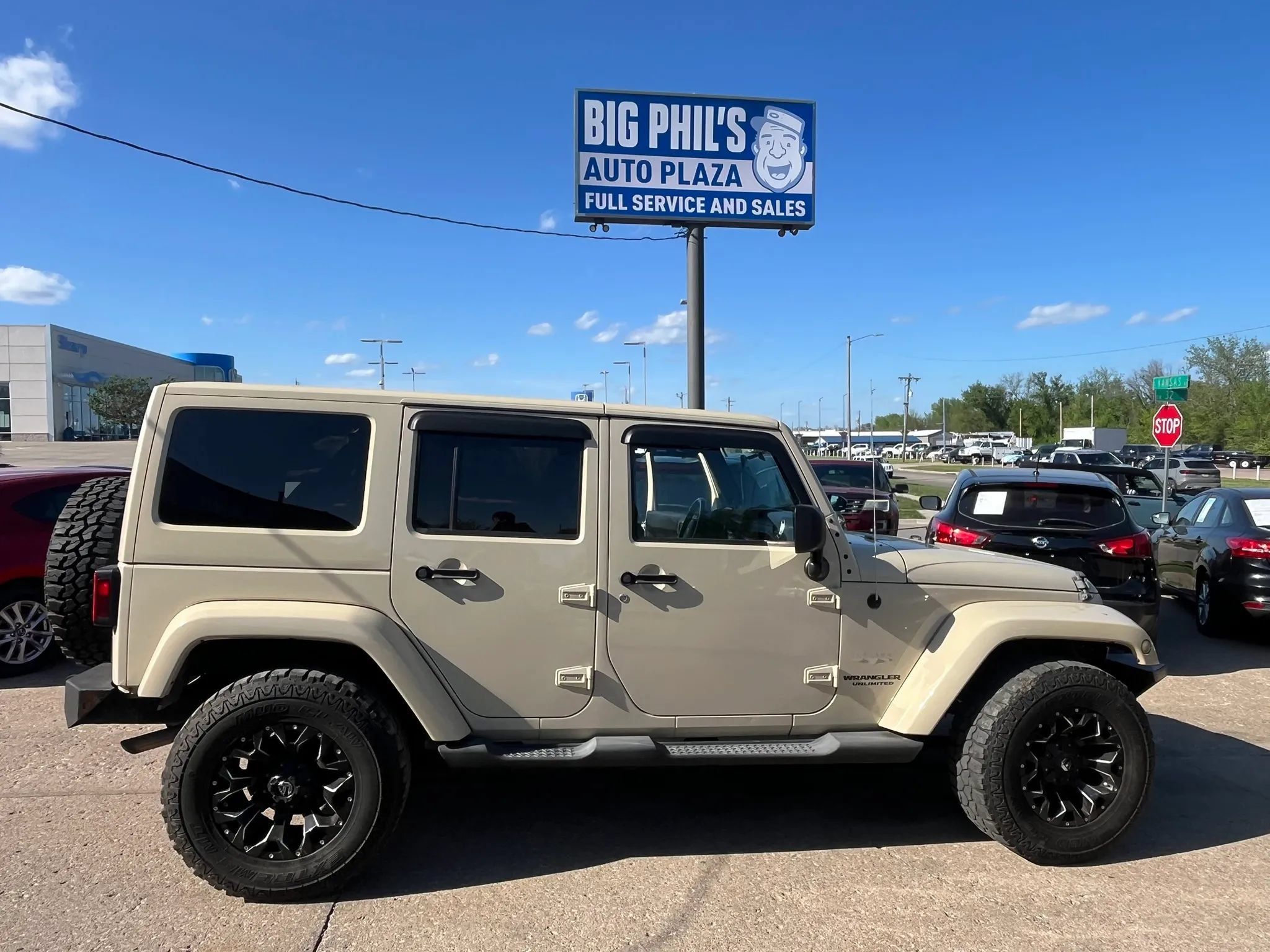 Used 2011 Jeep Wrangler Unlimited Sahara w/ Dual Top Group AWD/4WD image 1