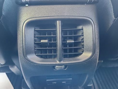 Used 2019 Jeep Cherokee Latitude Plus AWD/4WD image 32