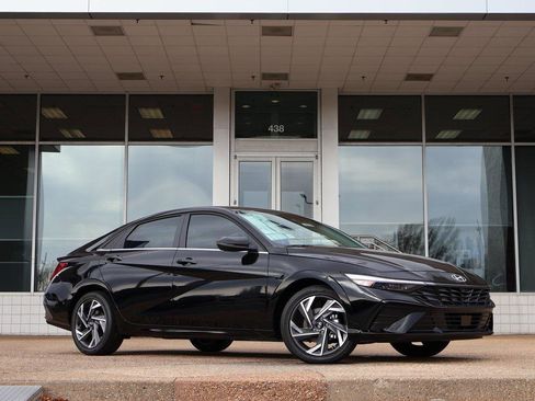 New 2025 Hyundai Elantra Limited image 2