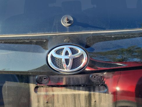 Used 2017 Toyota RAV4 LE FWD image 20
