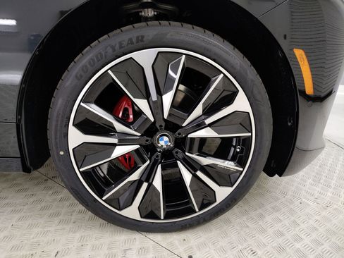 Used 2026 BMW iX xDrive60 w/ M Sport Package AWD/4WD image 4
