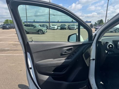 Used 2016 Chevrolet Trax LS AWD/4WD image 15
