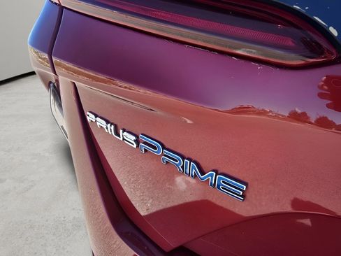 Used 2017 Toyota Prius Prime Premium w/ Carpet Mat Package image 11