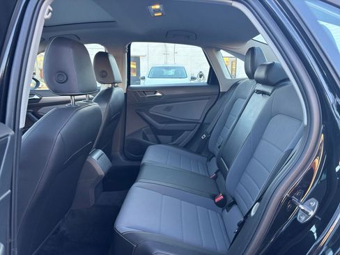 Used 2025 Volkswagen Jetta SE image 24