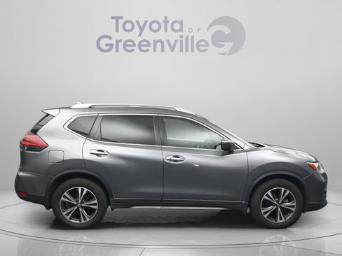 Used 2019 Nissan Rogue SV w/ Premium Package FWD image 16