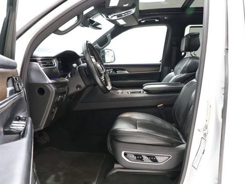 Used 2023 Jeep Grand Wagoneer 4WD image 14