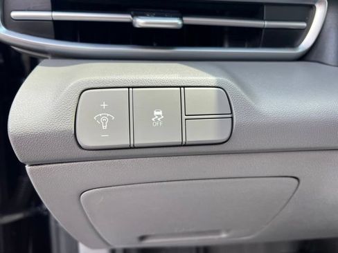 Used 2025 Hyundai Elantra SEL FWD image 10