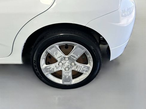 Used 2011 Chevrolet Aveo5 LT FWD image 27
