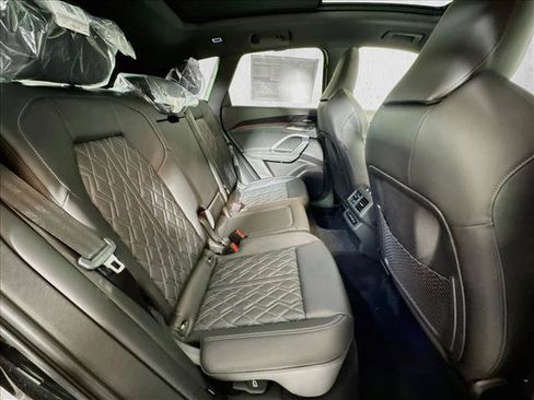 New 2026 Audi SQ5 Prestige AWD/4WD image 24