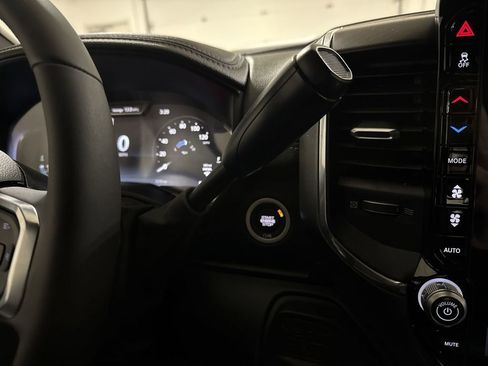 Used 2025 RAM 3500 Laramie image 18