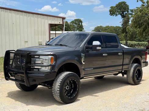 Used 2017 Ford F250 Platinum AWD/4WD image 7