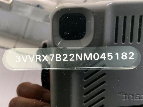 Used 2022 Volkswagen Taos SE image 33