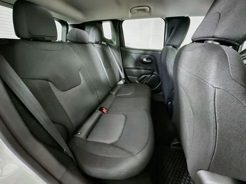 Used 2023 Jeep Renegade Latitude AWD/4WD image 31