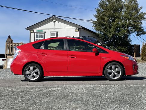 Used 2015 Toyota Prius Four image 2