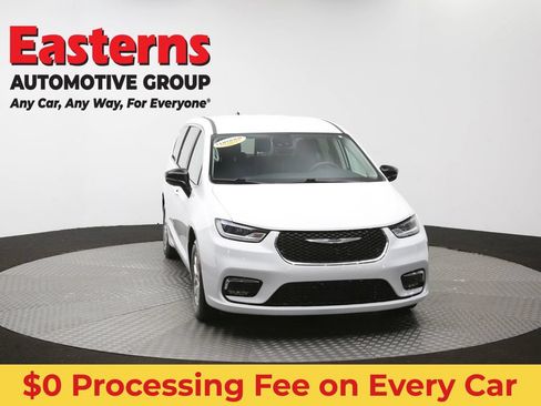 Used 2024 Chrysler Pacifica Touring-L FWD image 53