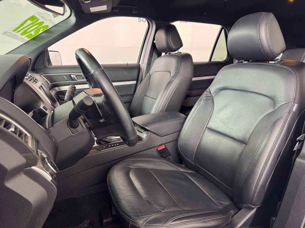 Used 2017 Ford Explorer XLT w/ Equipment Group 202A AWD/4WD image 13