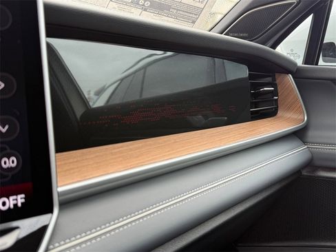 New 2026 Volkswagen Tiguan SEL R-Line image 18