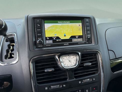 Used 2015 Chrysler Town & Country S w/ Driver Convenience Group FWD image 24