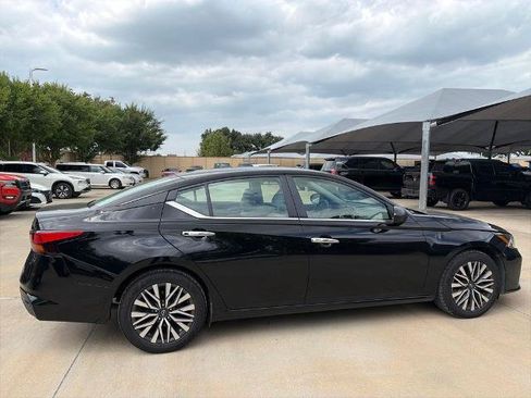 Certified 2025 Nissan Altima 2.5 SV FWD image 6