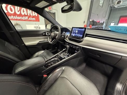 Used 2023 Jeep Compass Limited w/ Sun and Sound Group AWD/4WD image 14