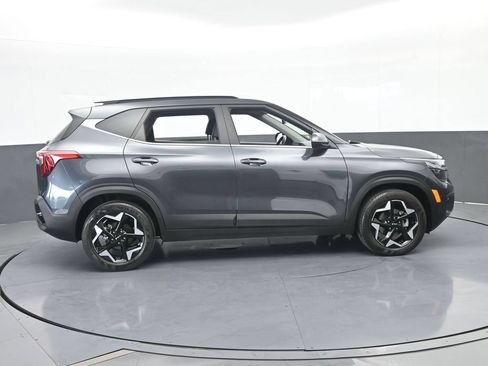 Used 2024 Kia Seltos EX FWD image 7