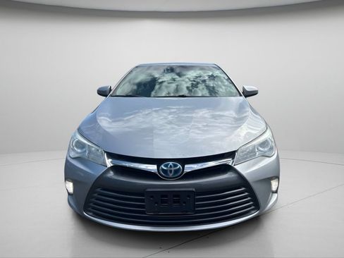Used 2017 Toyota Camry XLE w/ Moonroof Package FWD image 3