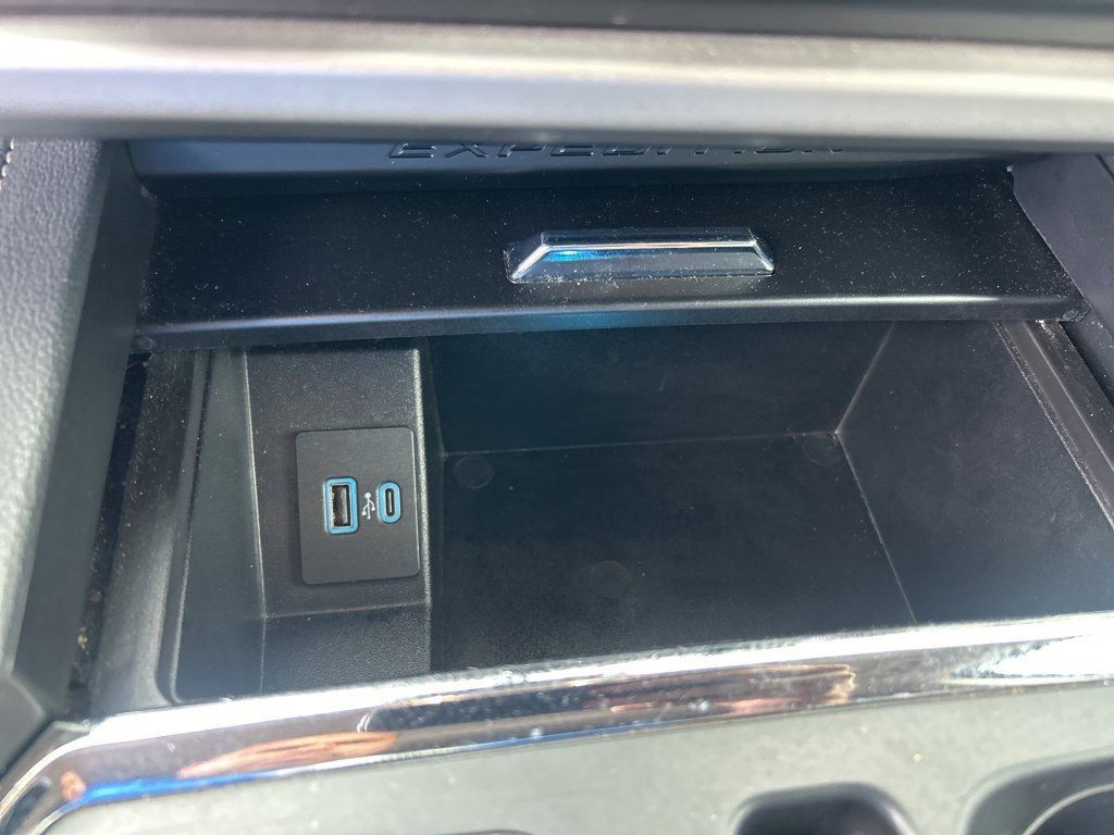 Used 2024 Ford Expedition XLT AWD/4WD image 40