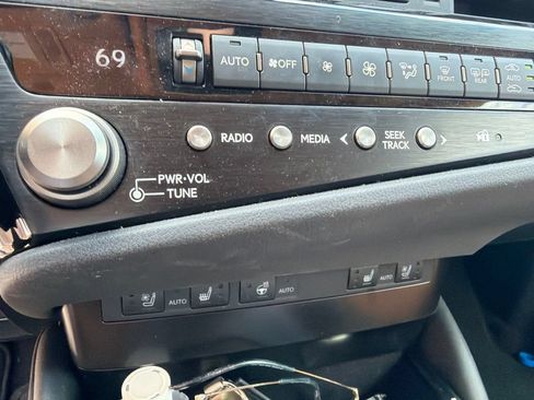 Certified 2023 Lexus ES 350 w/ Premium Package FWD image 22