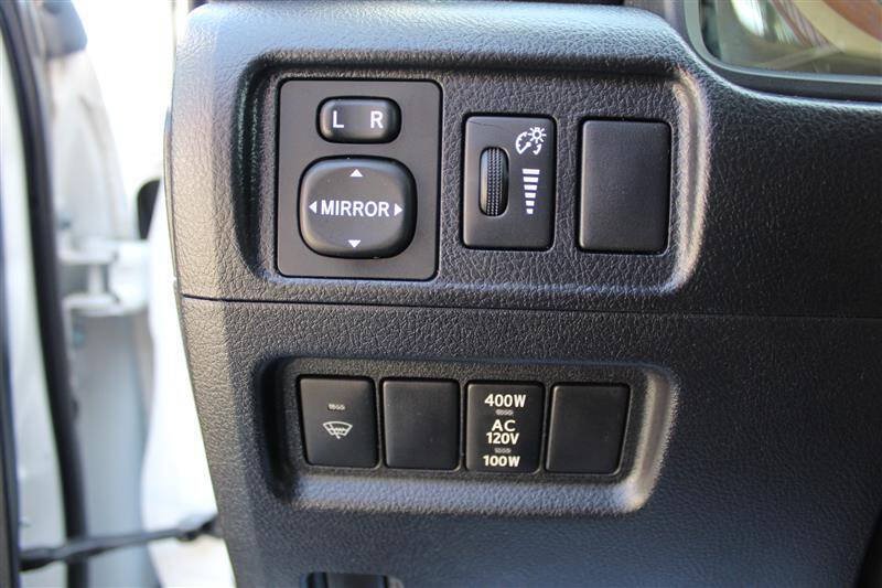 Used 2016 Toyota 4Runner SR5 AWD/4WD image 19