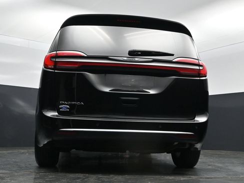 Used 2024 Chrysler Pacifica Touring-L FWD image 48