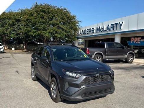 Used 2021 Toyota RAV4 LE FWD image 3