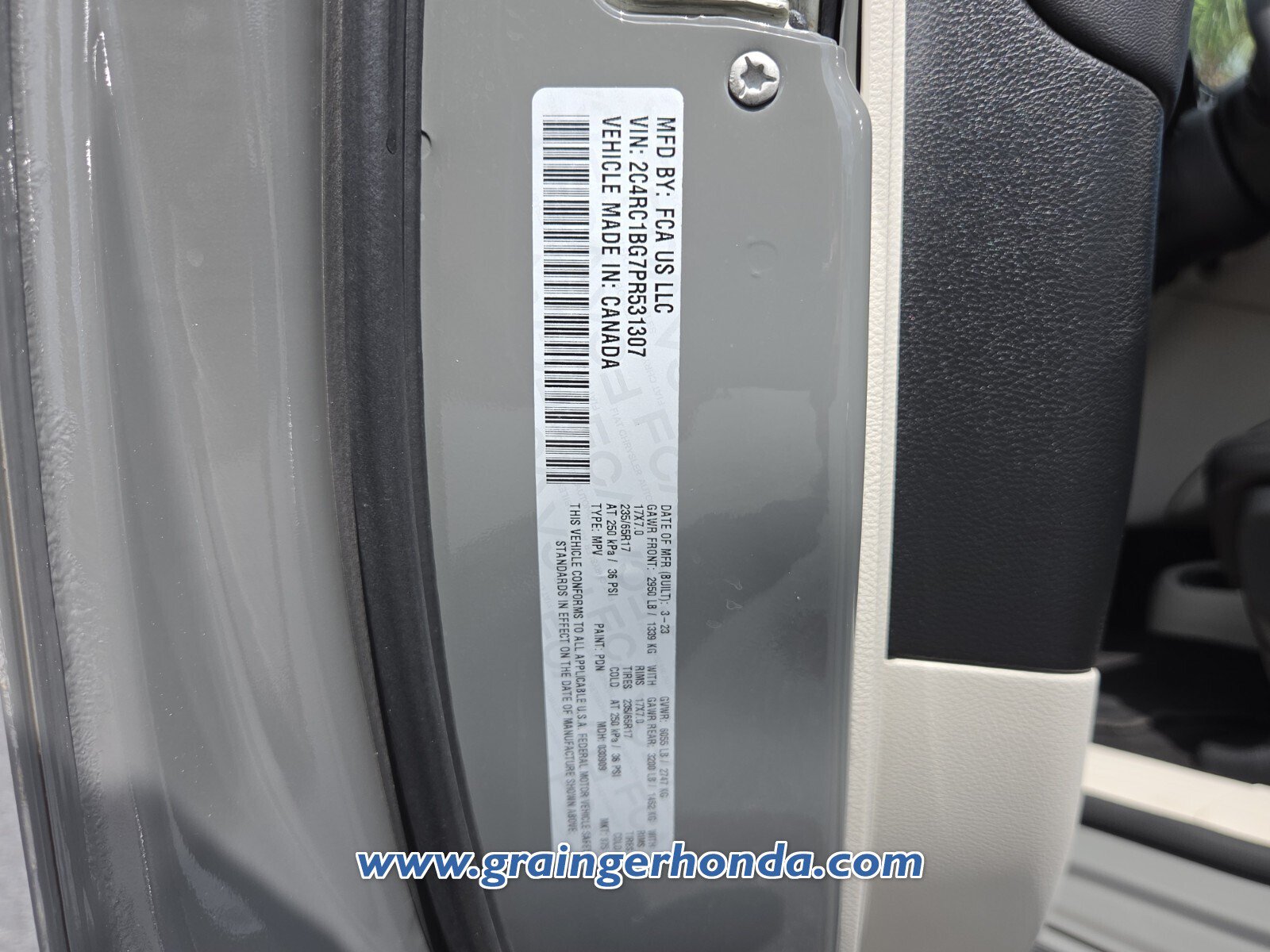 Used 2023 Chrysler Pacifica Touring-L FWD image 14