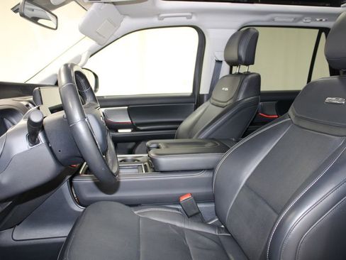 Used 2025 Ford Expedition Platinum image 17