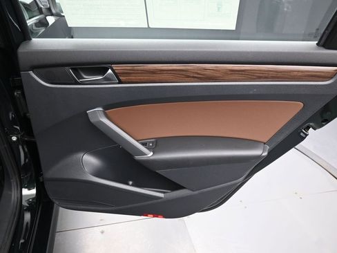 Used 2022 Volkswagen Passat 2.0T image 33