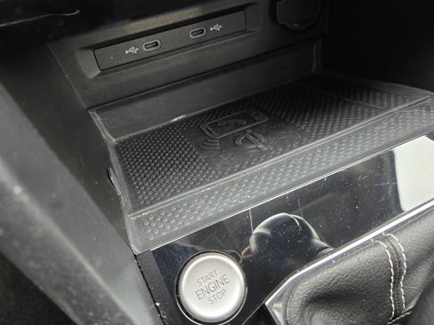 Used 2024 Volkswagen Taos SE image 30