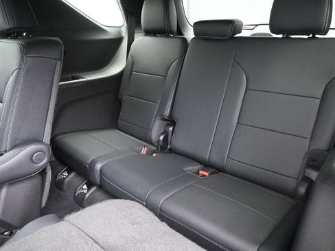 Used 2026 Chevrolet Traverse LT FWD image 14