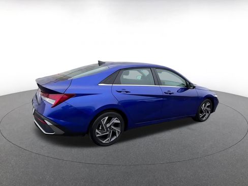 Used 2025 Hyundai Elantra SEL image 15