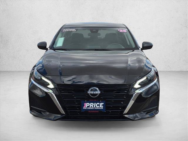 Used 2025 Nissan Altima 2.5 SV FWD image 2