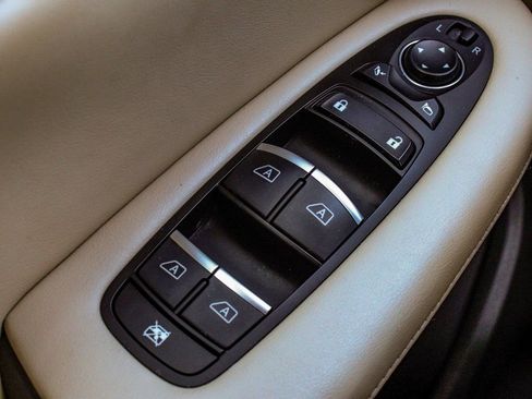 Used 2022 INFINITI QX50 Sensory image 10