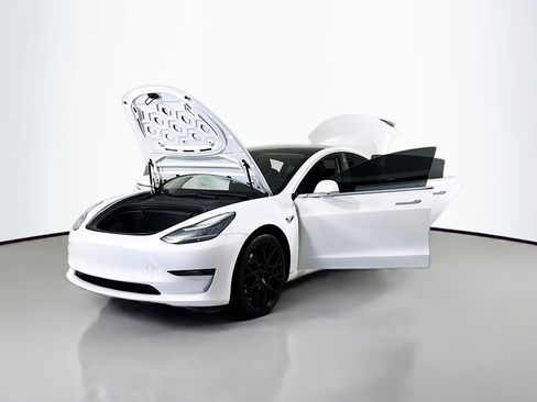 Used 2020 Tesla Model 3 Standard Range Plus RWD image 24