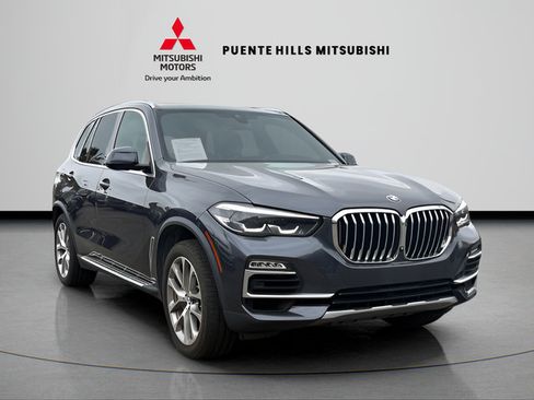 Used 2019 BMW X5 xDrive50i w/ Parking Assistance Package AWD/4WD image 3