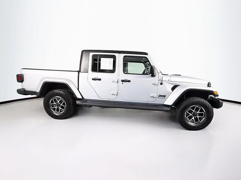 Used 2023 Jeep Gladiator Sport AWD/4WD image 11
