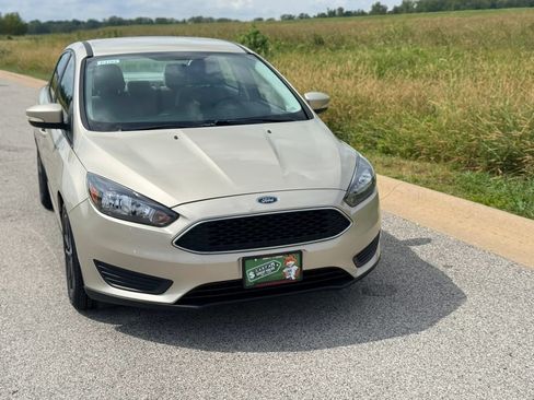 Used 2017 Ford Focus SE FWD image 29