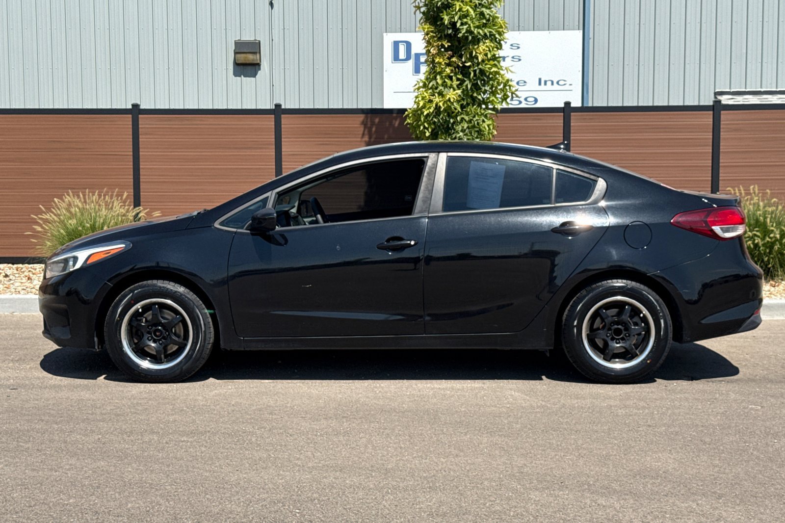 Used 2017 Kia Forte LX FWD image 10