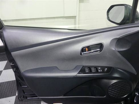Used 2022 Toyota Prius FWD image 17