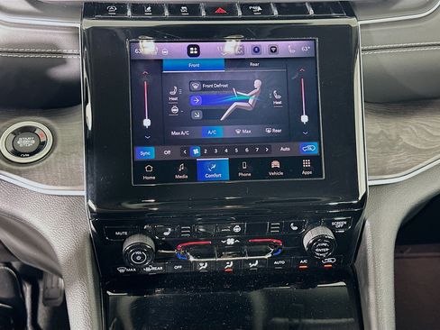 Used 2022 Jeep Grand Cherokee L Limited AWD/4WD image 24