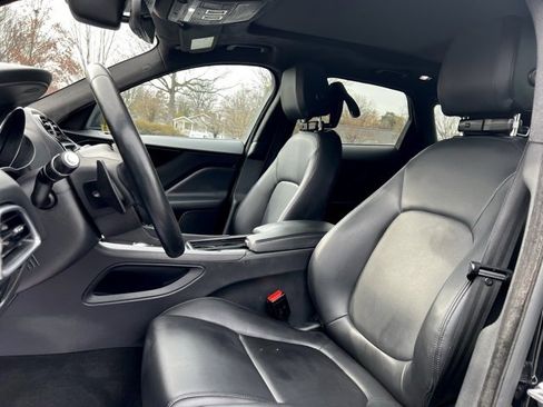 Used 2020 Jaguar F-PACE Premium image 14