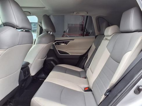 Used 2021 Toyota RAV4 XLE Premium w/ Carpet Mat Package (TMS) FWD image 18